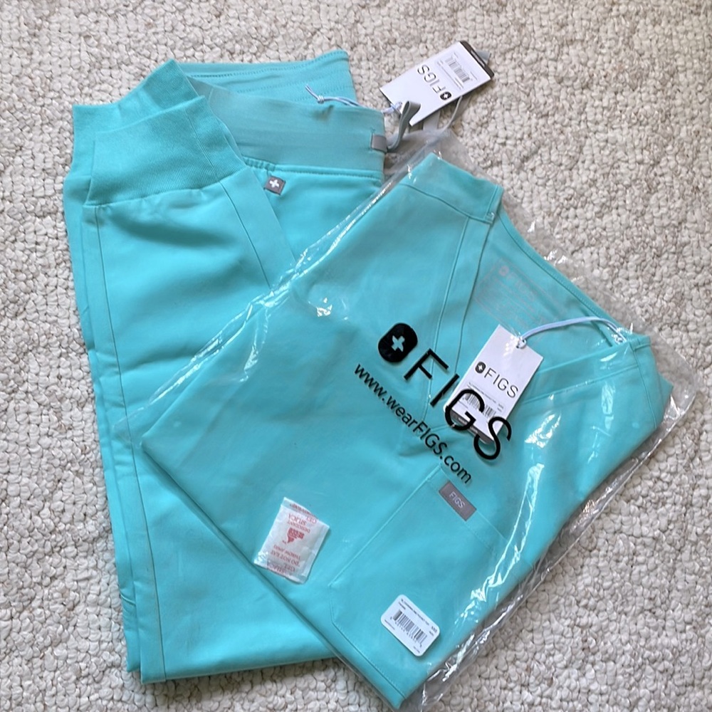Figs Scrub Set - Zamora Joggers and Catarina Top in Fresh Aqua